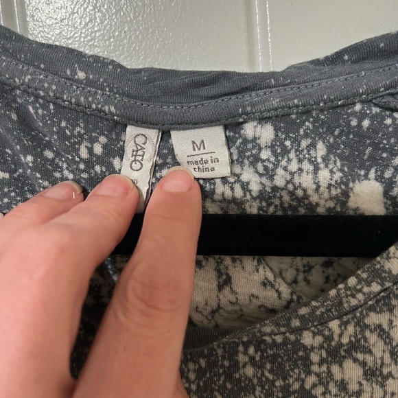 Gray and White Tye Dye Hollowed Out Light Weight Tee Shirt Medium - Picture 3 of 3